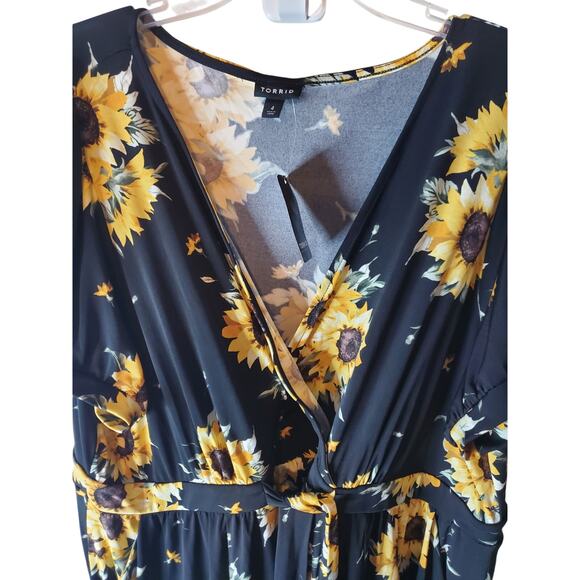 Torrid Puff Sleeve Short Sleeve Surplice Dress, NWT, 4X - Picture 2 of 6